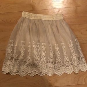 Flowy white skirt